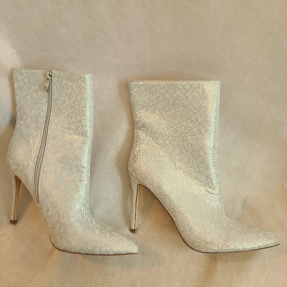 Elditas Women's Skylar Silver Metallic Sparkle Ankle Boots  Sz 9.5